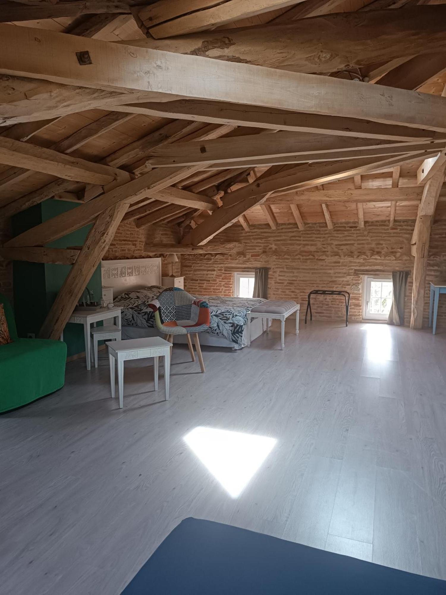ホテル Le Jardin Des Cedres ラヴォール 部屋 写真