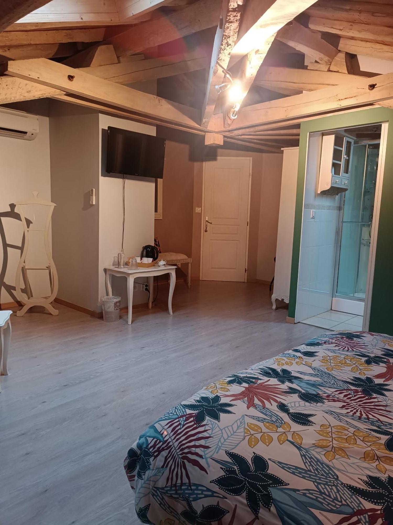 ホテル Le Jardin Des Cedres ラヴォール 部屋 写真