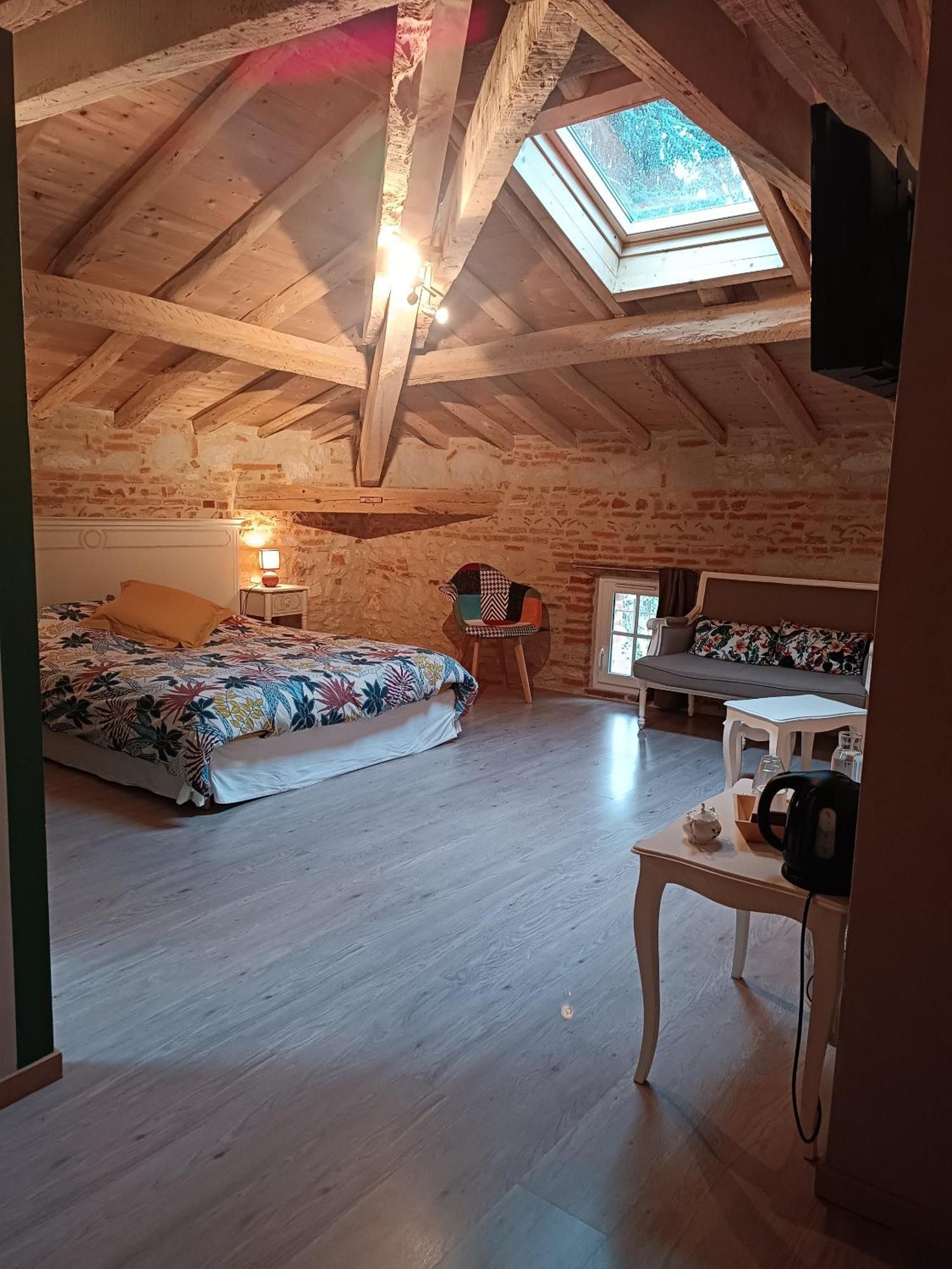 ホテル Le Jardin Des Cedres ラヴォール 部屋 写真