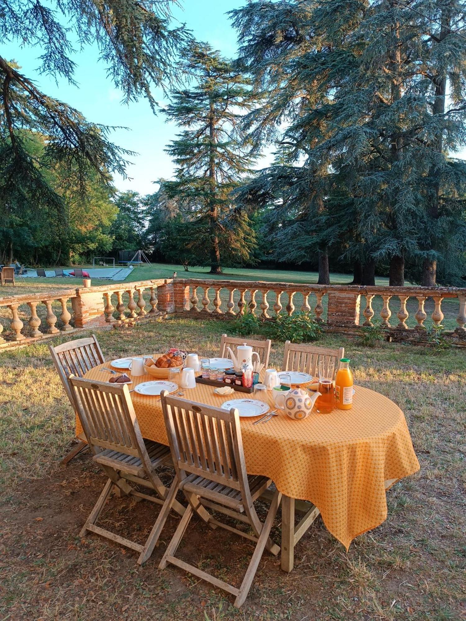 ホテル Le Jardin Des Cedres ラヴォール エクステリア 写真